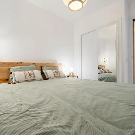 Front De Apartament